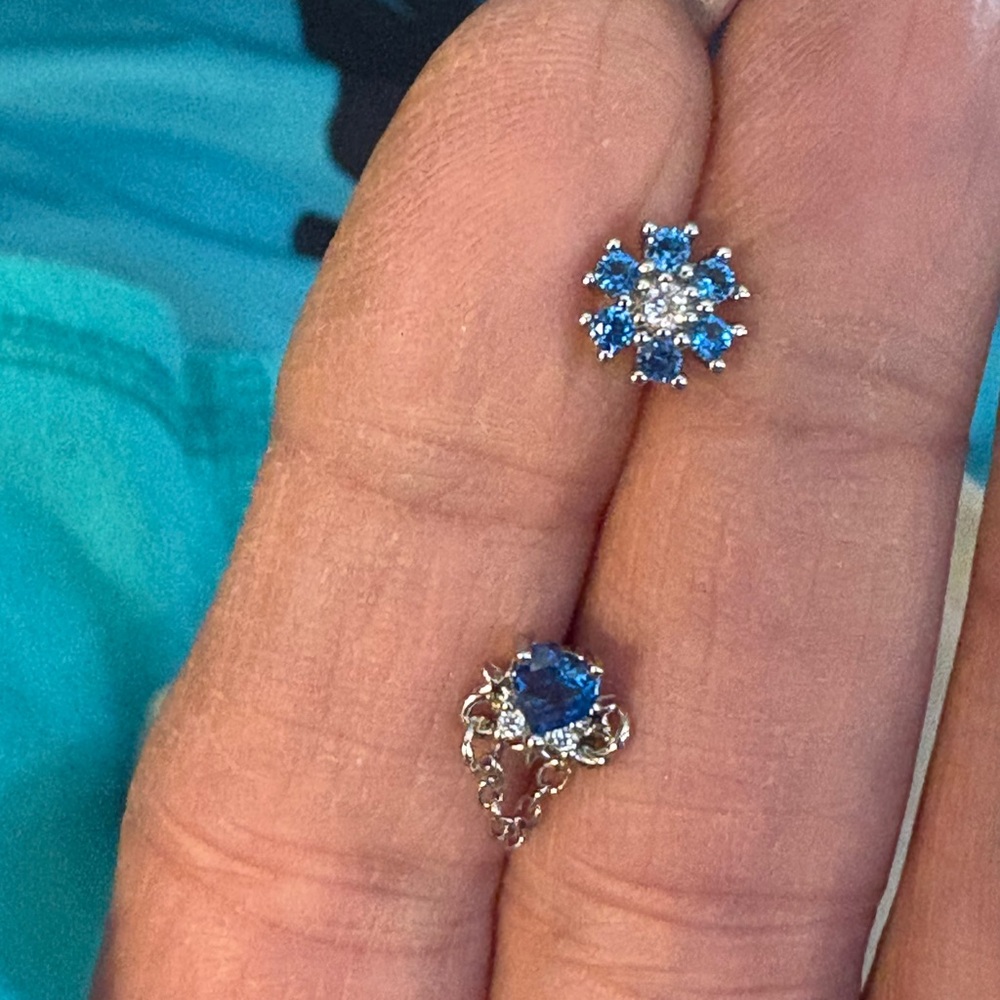 Nose Ring- 2 Piece 20G Blue Stone Nose Stud. Surgical Steel nose ring nwt